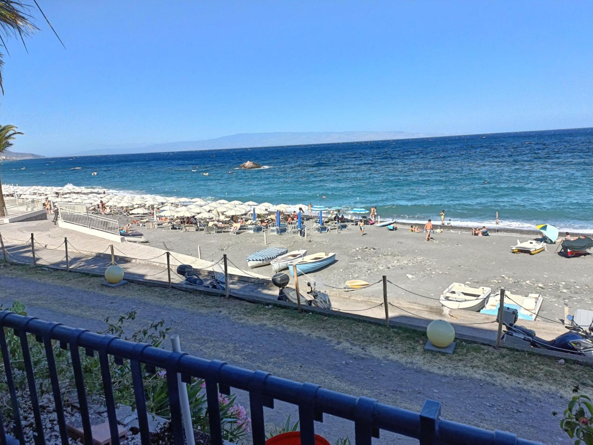 Casa Vacanze Margarita Sant'Alessio Siculo Exterior foto