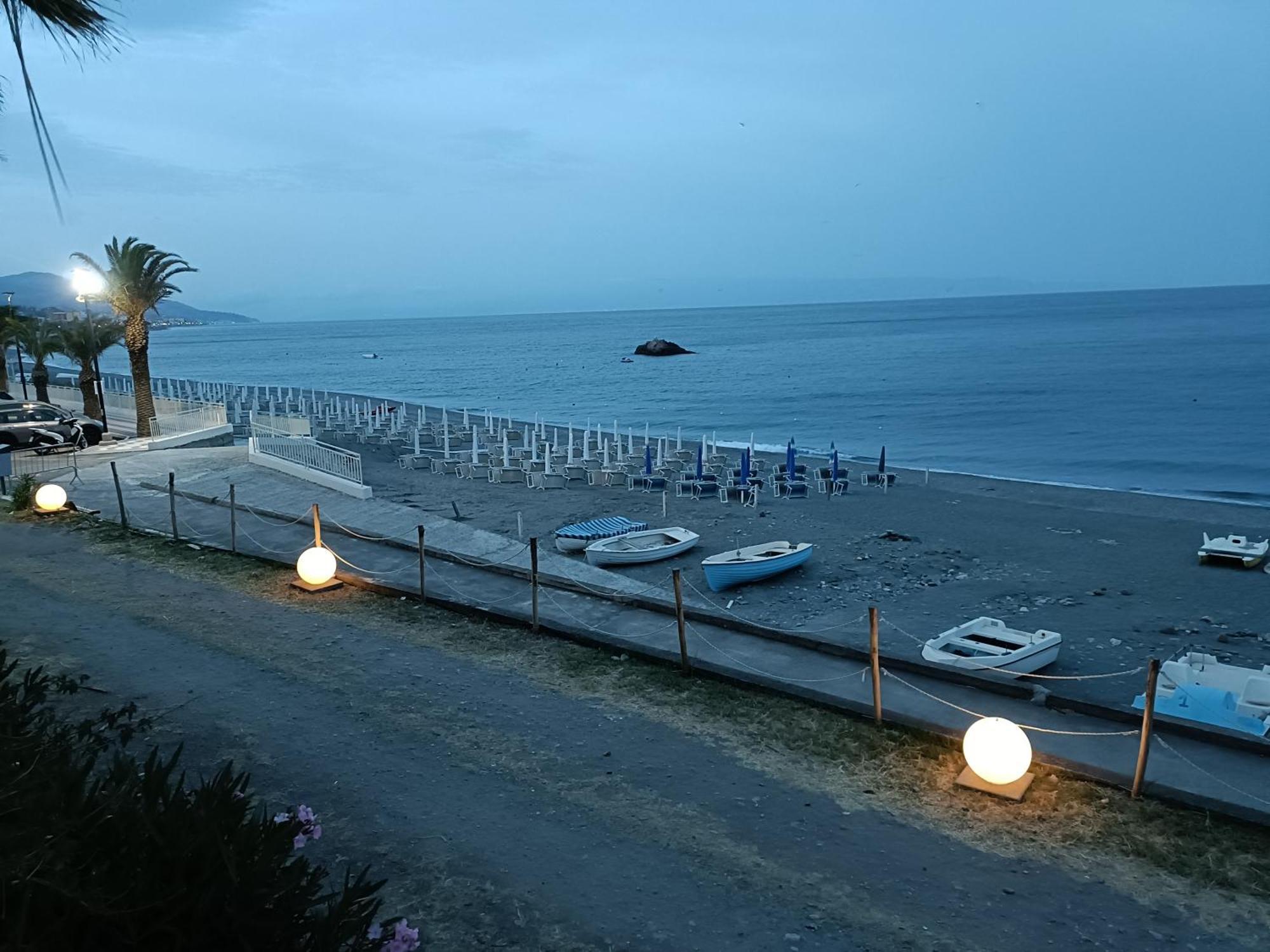 Casa Vacanze Margarita Sant'Alessio Siculo Exterior foto